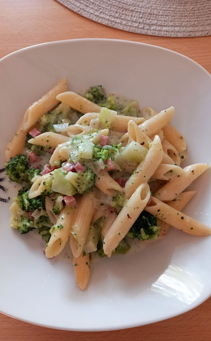 Nudelpfanne mit Brokkoli